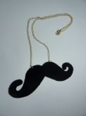 Colar mustache veludo